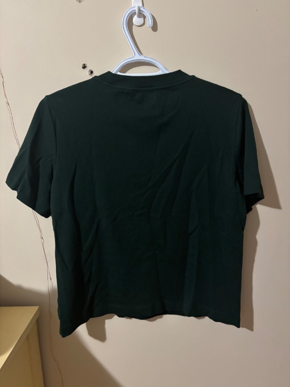 Aritzia Babaton Cotton function T-Shirt in Scarab - Picture 2 of 2